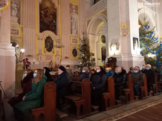 У луцькому костелі розпочалась різдвяна меса (фото, відео)