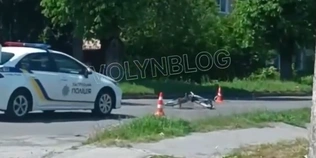 У Луцьку на Потебні зіткнулися мотоцикліст та велосипедист (відео)