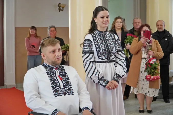 На Великдень на Волині побралися ветеран Олександр Іванісов та його обраниця Юлія
