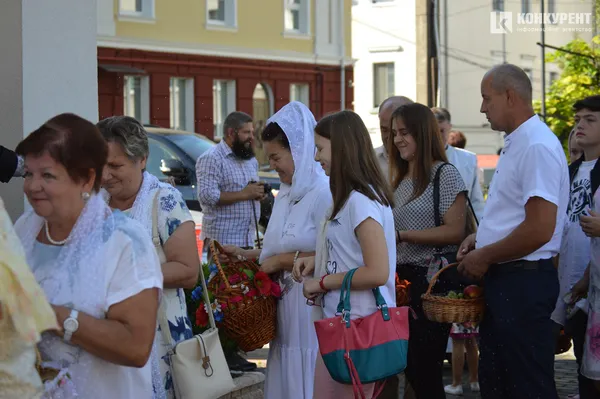 Як у Луцьку відзначають Яблучний Спас (фото)