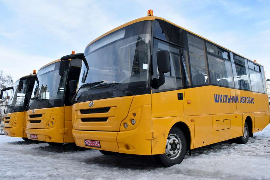 На Волині три громади отримали нові шкільні автобуси (фото)