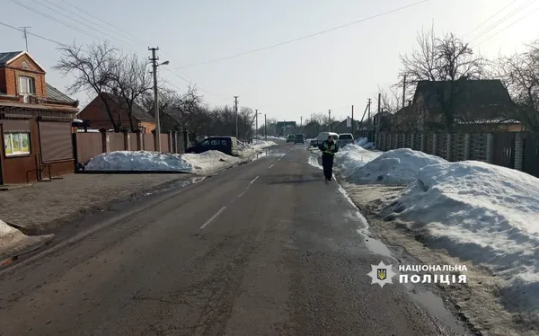 Зачепив пішохода і втік: камери «зловили» винуватця ДТП у Боратині (фото)
