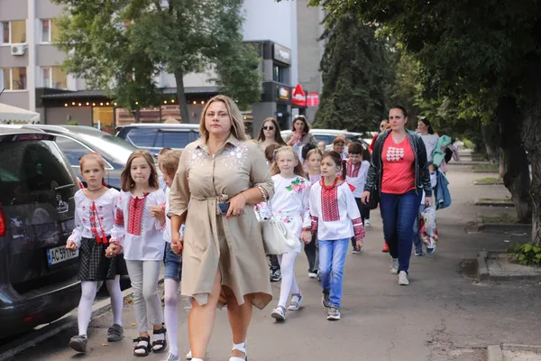 Порожні школи та безлюдні вулиці: як Луцьк святкував 1 вересня (фото)