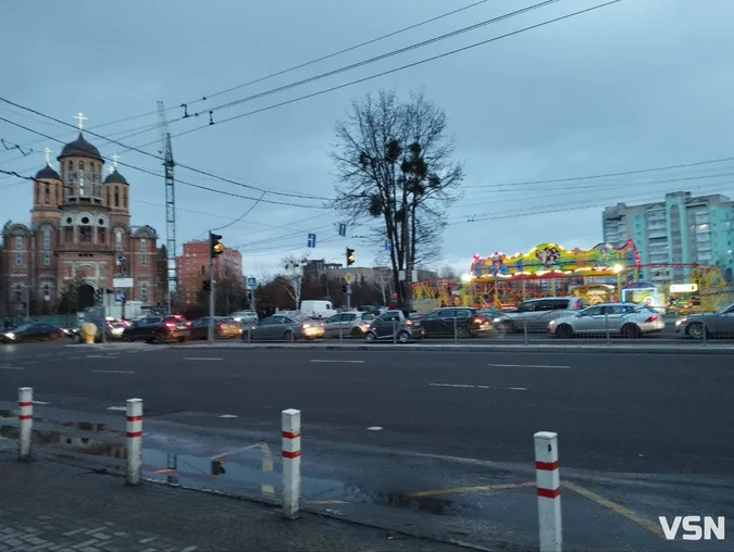 У Луцьку біля ПортCity не працюють світлофори – вже сталася ДТП (фото)
