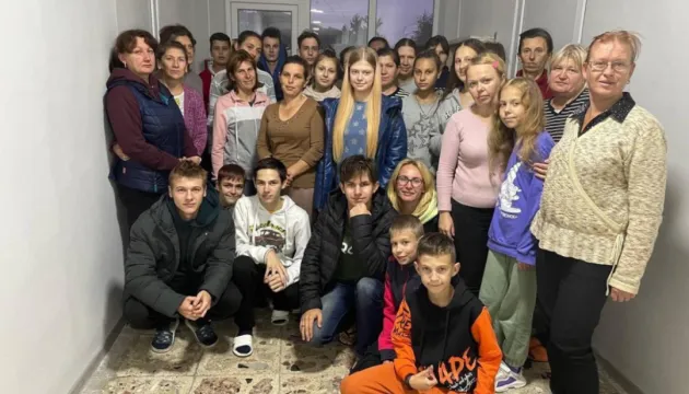Україна повернула додому 37 депортованих росією дітей