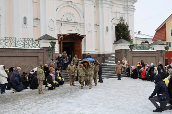 У Луцьку попрощалися із воїном Дмитром Бобровським (фото)