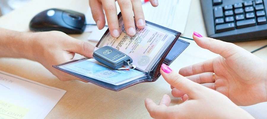 Як в Україні легально їздити на іноземних номерах