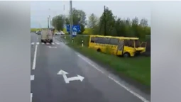 На Волині – смертельна аварія: зіткнулися шкільний автобус та вантажівка (відео)