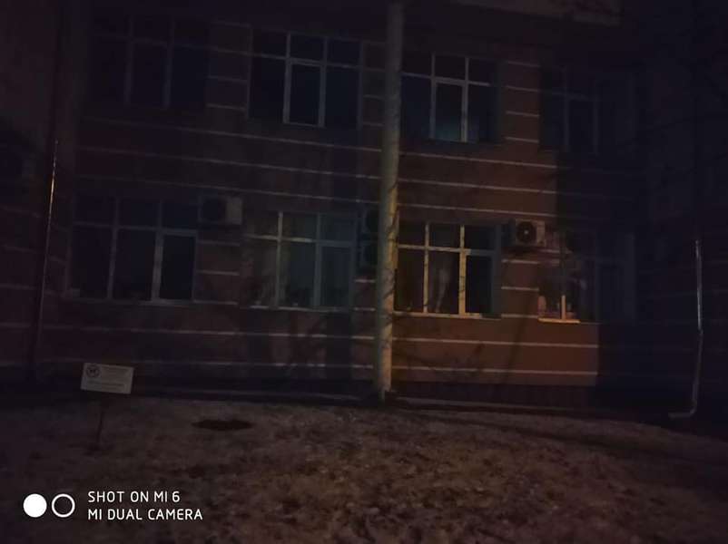 Департаменту мунварти в Луцьку розбили вікна (фото, відео)