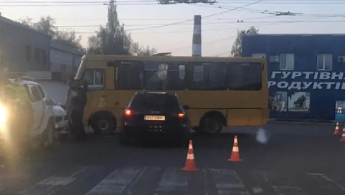 У Луцьку п'яний на Audi протаранив маршрутку (фото)