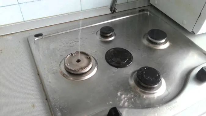 Вода замість вогню: на Волині горе-майстер залишив сусідів без газу (відео)