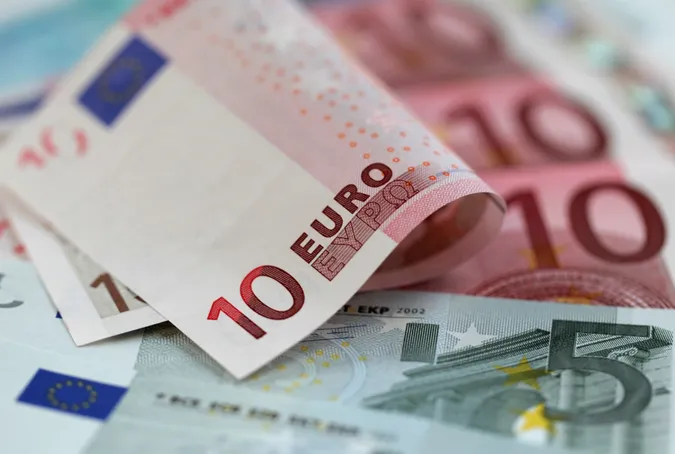 Українцям дозволять купувати значно більше валюти 