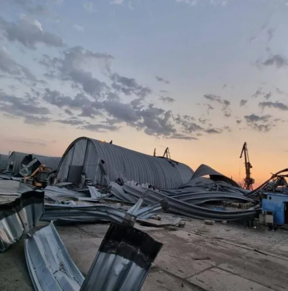Вночі ворожі дрони атакували річковий порт на Одещині (фото)