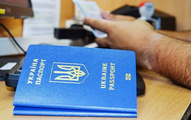 ЄС таки дозволить в’їзд українцям, але не всім