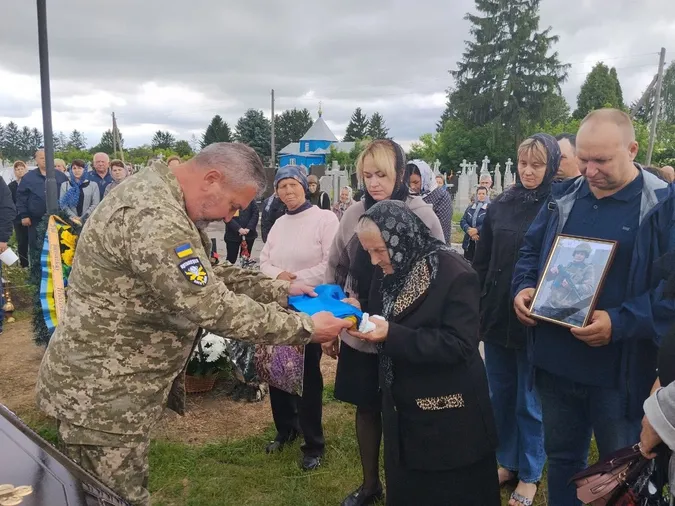 На Волині в останню дорогу провели Героя Олександра Дмитрука(фото)
