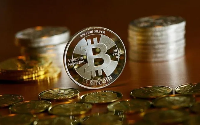 Курс біткойна впав на 30% 