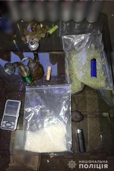 Канабіс, амфетамін, гашиш: волинські оперативники затримали наркокур’єра (фото)