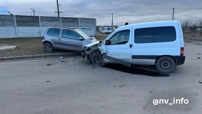Citroen «влупився» у Reno: у Нововолинську сталася аварія через пʼяну водійку (фото)