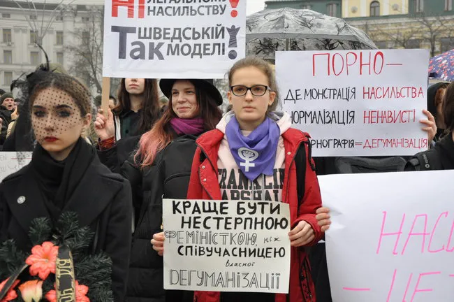У Києві одночасно пройшли «Марш жінок» та «Марш проти абортів» (фото)
