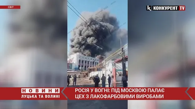 Під москвою – сильна пожежа, чути вибухи (відео)