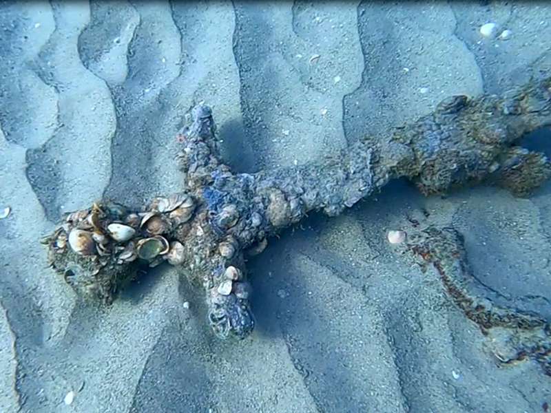 В Ізраїлі на дні Середземного моря знайшли 900-річний меч лицаря-хрестоносця (фото)