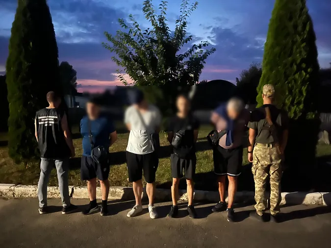 Залучили підлітків: четверо чоловіків хотіли незаконно потрапити в Угорщину