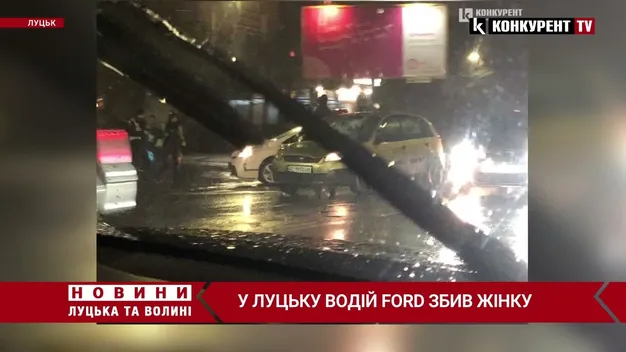 Йшла між пішохідними переходами: у Луцьку легковик збив жінку (фото, відео)
