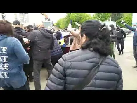 Автомобілем на людей: базарники чинять опір поліції та муніципалам (фото, відео)
