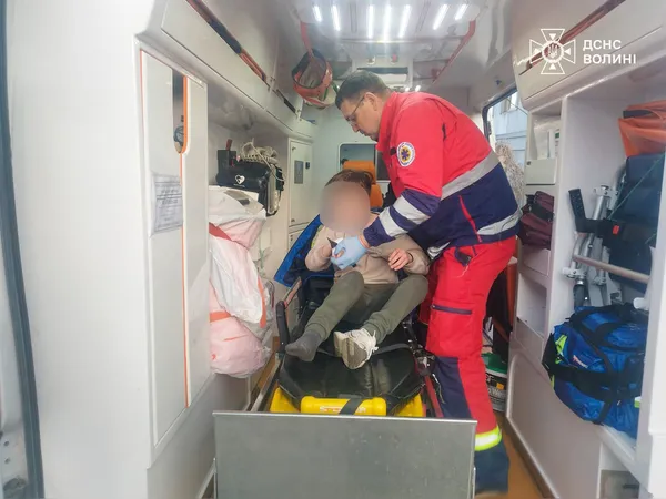 Пробив руку прутом: на Волині рятувальники допомогли 10-річному хлопчику (фото)
