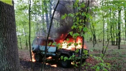 Посеред лісу на Волині знову підпалили джип на "бляхах"
