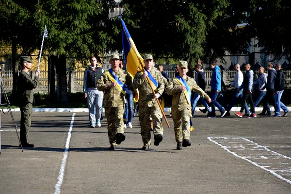 Як у Луцьку юнаків проводжали в армію (фото)