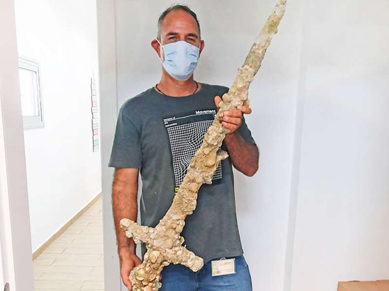 В Ізраїлі на дні Середземного моря знайшли 900-річний меч лицаря-хрестоносця (фото)