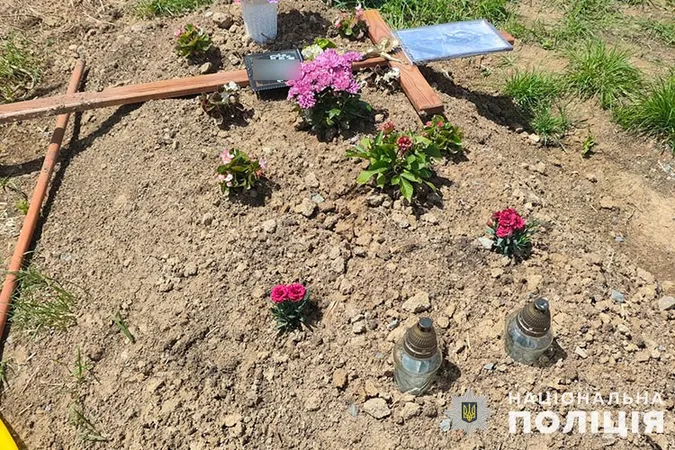 Розкидані хрести і прапори: на Тернопільщині сплюндрували могили захисників (фото)