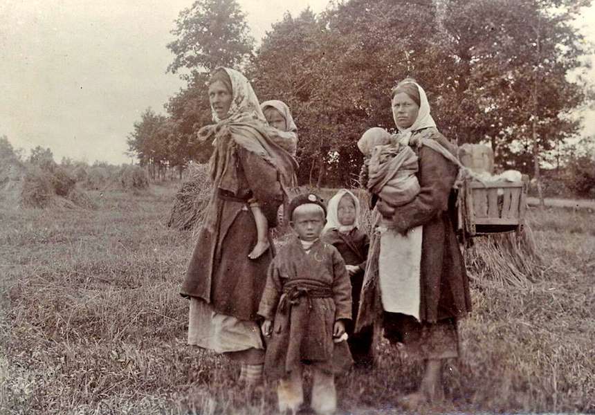 Родина із села Вулька Річицька (зараз с. Новорічиця, Рівненська обл.), 1912 р.