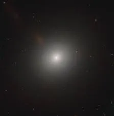 Телескоп «Хаббл» показав галактику з чорною дірою масою як 200 мільйонів сонць