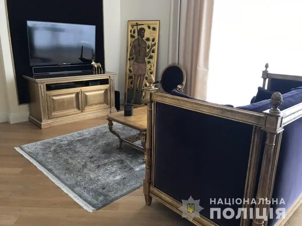 У Києві вилучили 400 тисяч доларів США «воровського общака»