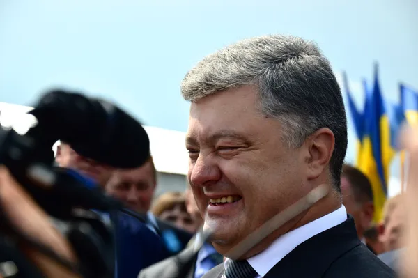 VIP-персони, гвинтокрили та новий завод: репортаж з візиту Порошенка на Волинь (фото)