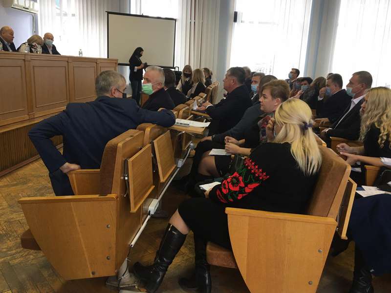 Депутати Луцької райради вперше зібралися на сесію (ІМЕНА)
