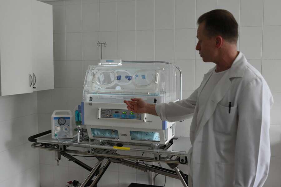 Для луцького пологового придбали новий інкубатор для новонароджених