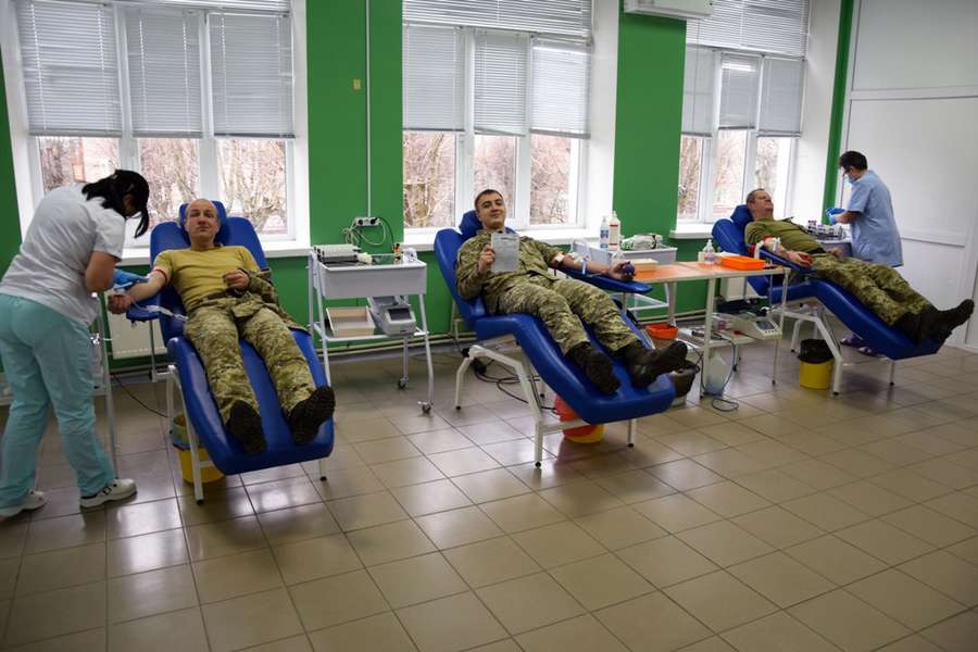 У Луцьку понад 40 прикордонників здали кров для поранених побратимів  (фото)