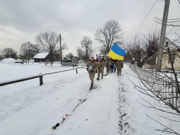 На Маневиччині попрощалися із Героєм Сергієм Медведюком