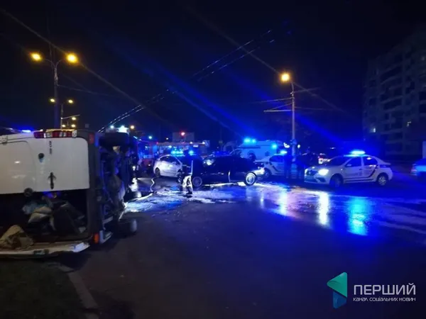 Біля «Там Таму» велика автотроща