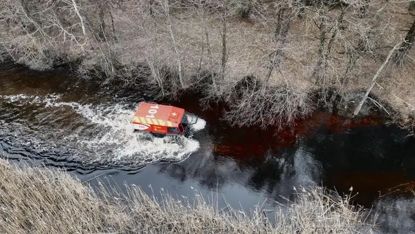Взяли болотохід: волинські рятувальники продовжують шукати зниклу дівчину (фото)