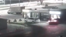 У Луцьку BMW влетіло у кав’ярню: показали відео удару