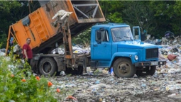У Горохівському районі громади не можуть дійти згоди і викидають сміття в поле (фото відео)