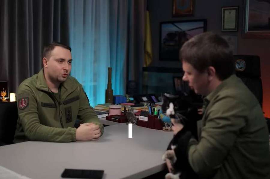 Знає найбільше таємниць: Буданов показав «бойового» кота ГУР (фото)