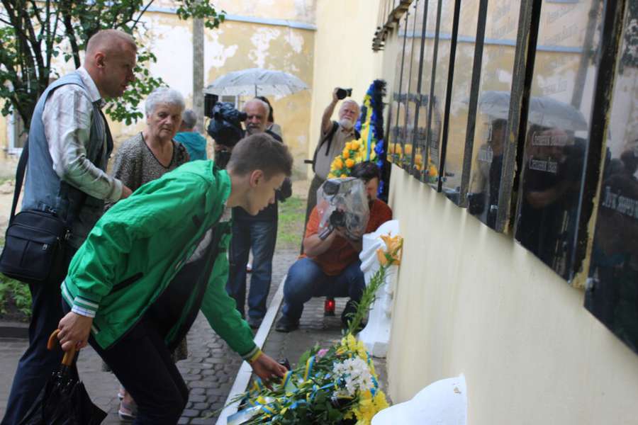 У Луцьку вшанували пам'ять розстріляних в 1941 році в'язнів тюрми (фото)