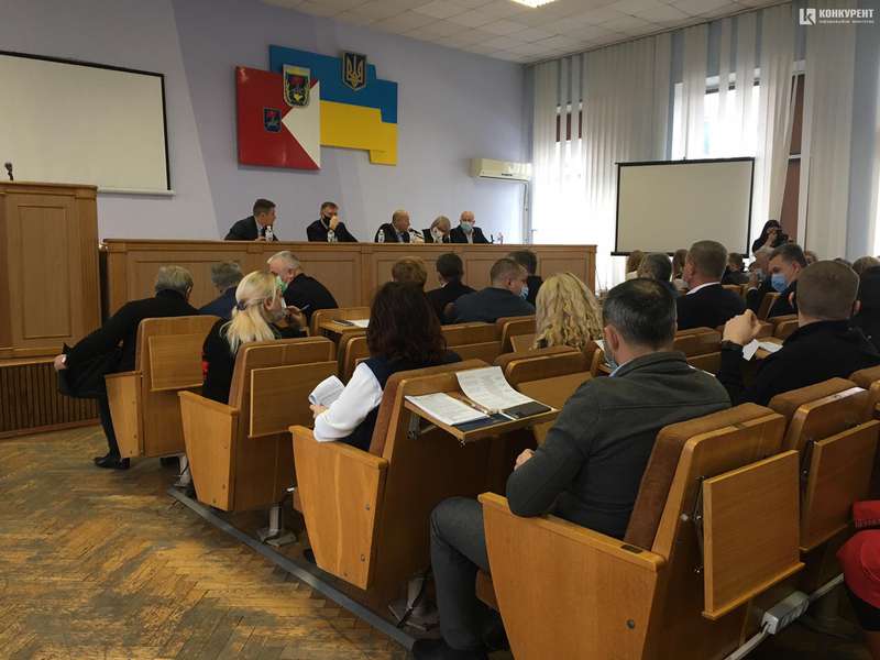 Депутати Луцької райради вперше зібралися на сесію (ІМЕНА)