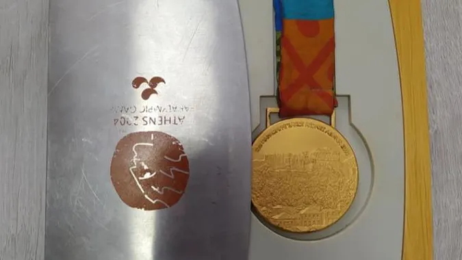 На Волині паралімпійський чемпіон продасть золоту медаль, щоб допомогти ЗСУ (відео)
