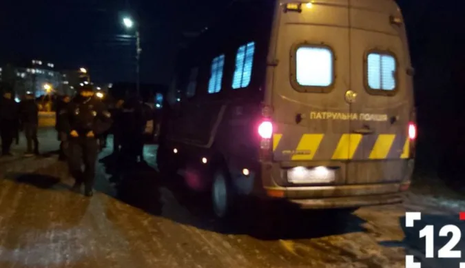 У Луцьку чоловік напав на будинок ромів і вдарив дитину цеглиною (відео)